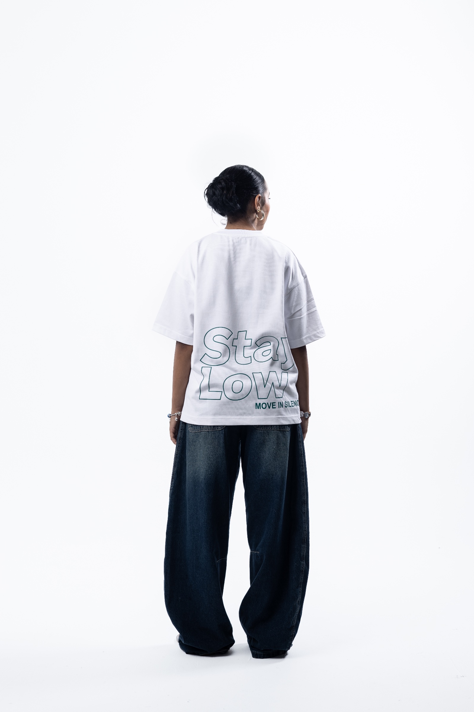 STAY LOW WHITE UNISEX T-SHIRT - OCASO NEW SUMMER COLLECTION - صورة 3