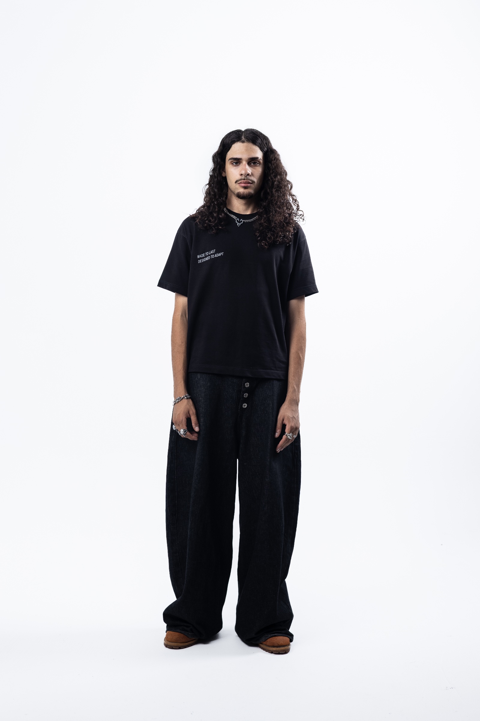 STAY LOW BLACK UNISEX T-SHIRT - OCASO NEW SUMMER COLLECTION - صورة 3